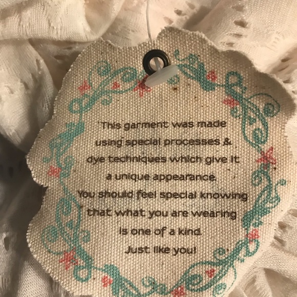 NWT - Belle Du Jour White Henley Top - Size Medium - Picture 7 of 8